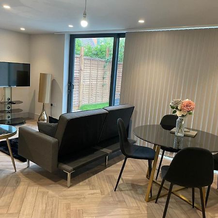 Wimbledon Luxury 3Bedroom Apartment Raynes Park Dış mekan fotoğraf