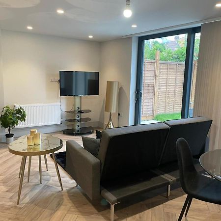 Wimbledon Luxury 3Bedroom Apartment Raynes Park Dış mekan fotoğraf