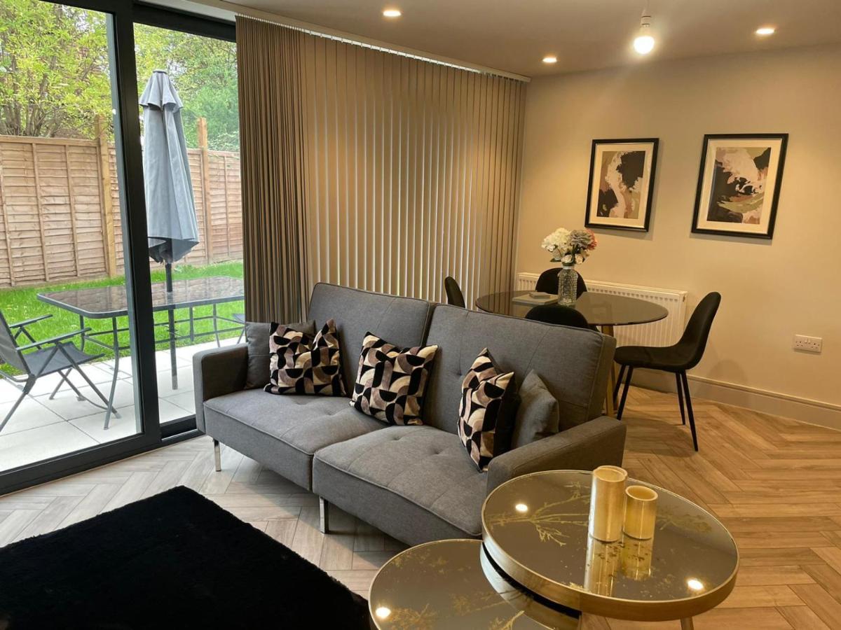 Wimbledon Luxury 3Bedroom Apartment Raynes Park Dış mekan fotoğraf