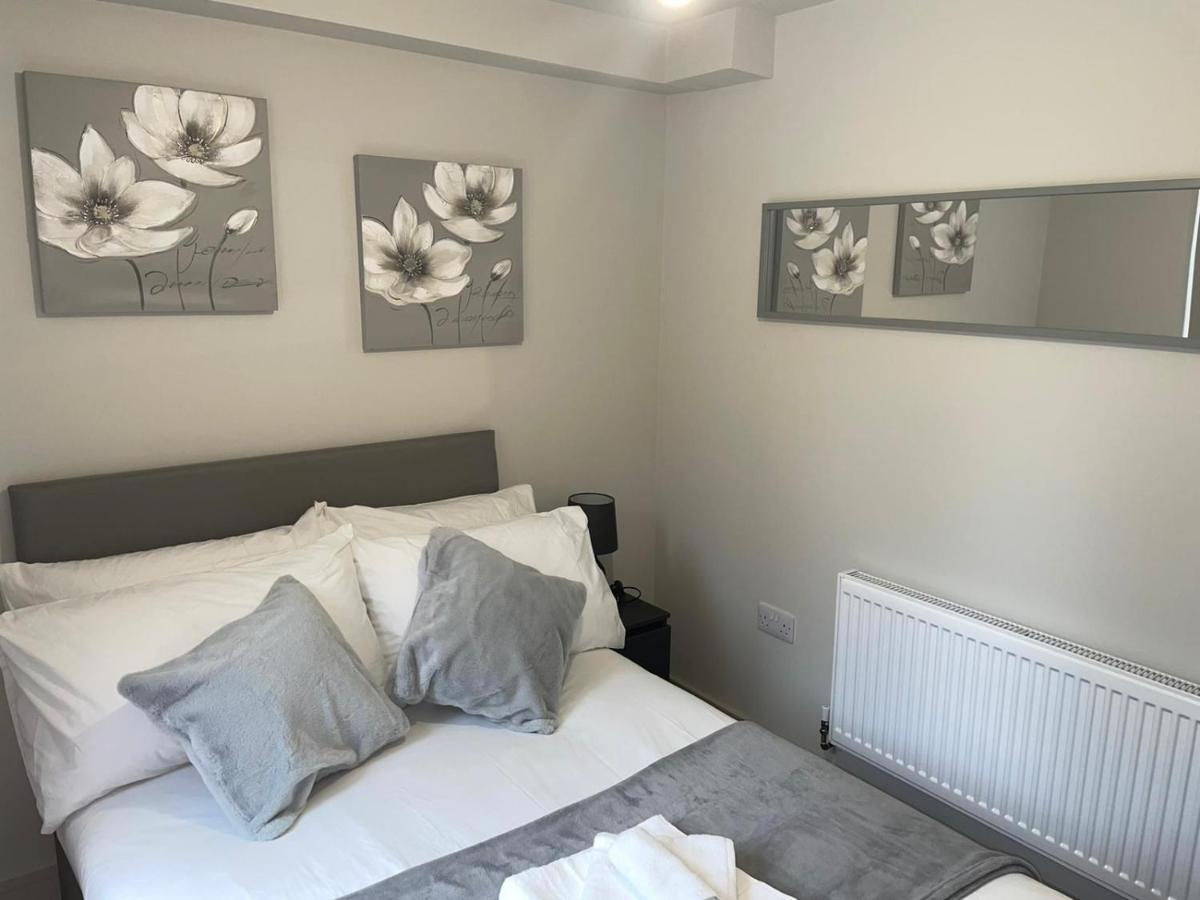 Wimbledon Luxury 3Bedroom Apartment Raynes Park Dış mekan fotoğraf