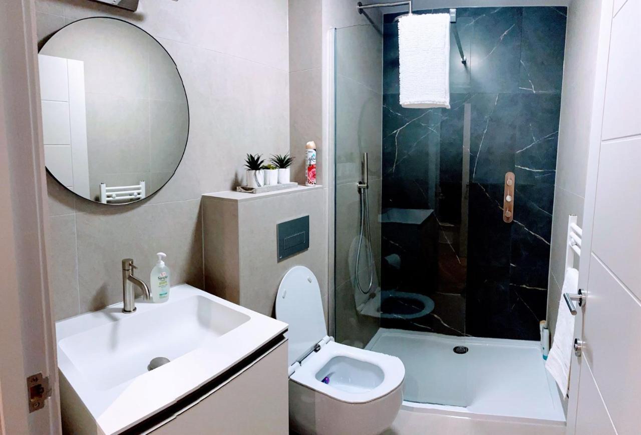 Wimbledon Luxury 3Bedroom Apartment Raynes Park Dış mekan fotoğraf