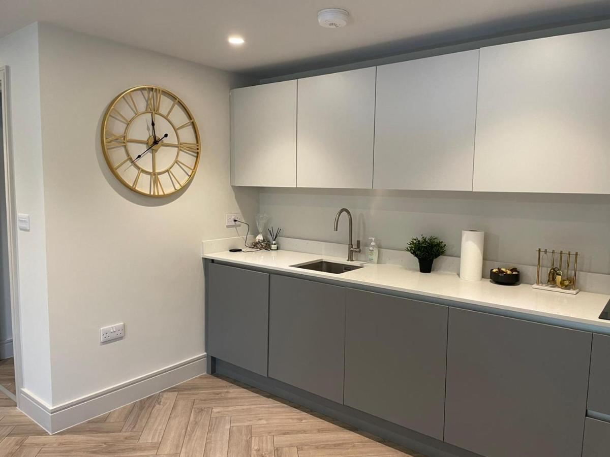 Wimbledon Luxury 3Bedroom Apartment Raynes Park Dış mekan fotoğraf