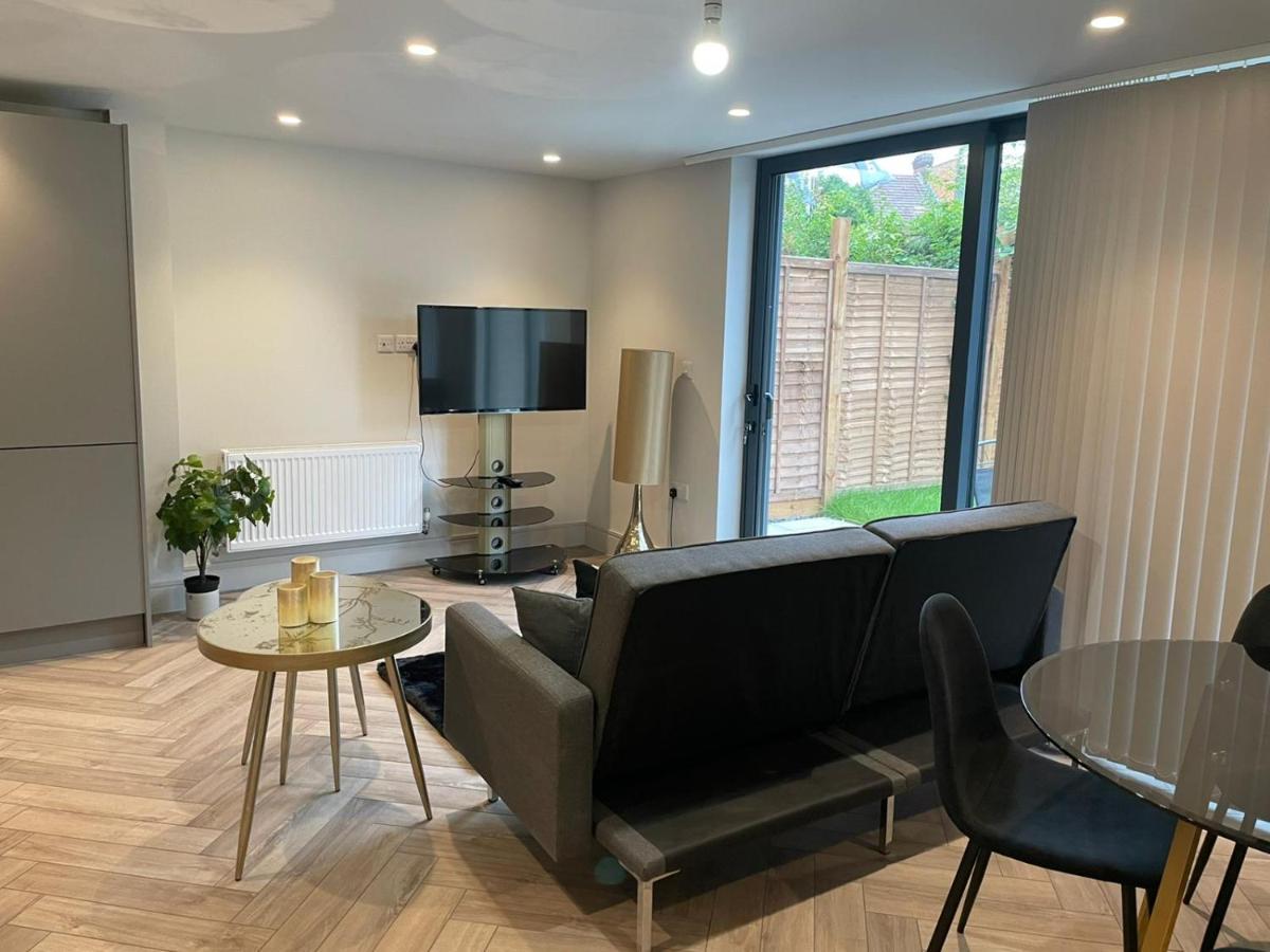 Wimbledon Luxury 3Bedroom Apartment Raynes Park Dış mekan fotoğraf
