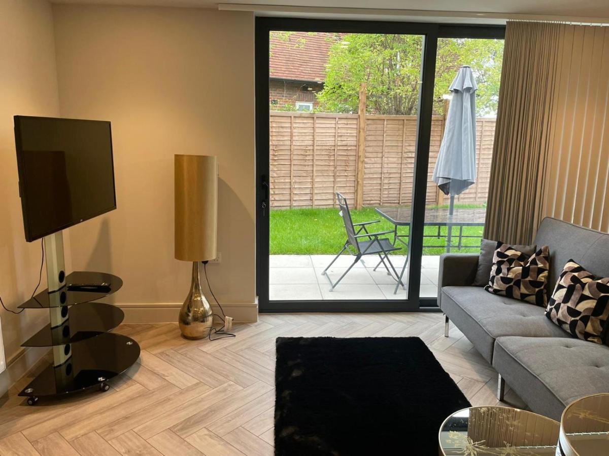 Wimbledon Luxury 3Bedroom Apartment Raynes Park Dış mekan fotoğraf